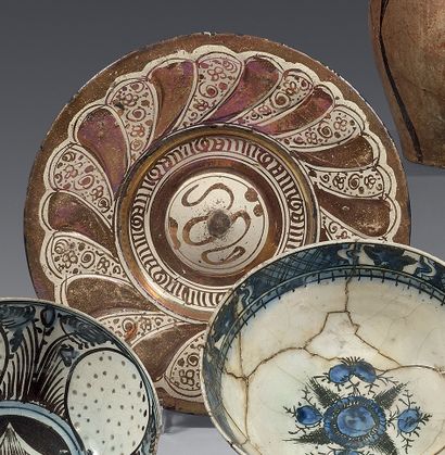 DELFT
An earthenware gadrooned dish decorated...