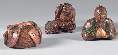 JAPAN - MEIJI period (1868-1912)
Three boxwood...