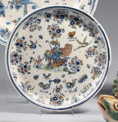 ALCORA
Circular earthenware tray with beautiful...