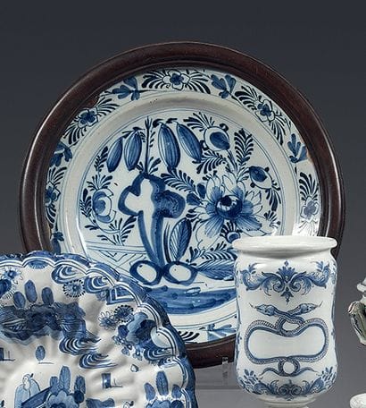 DELFT
Circular earthenware dish decorated...