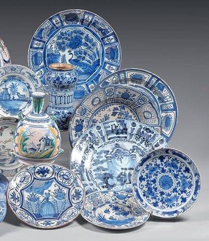 DELFT
Earthenware set including four plates...