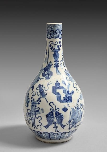 CHINA - Late 19th century
Bottle-shaped porcelain...