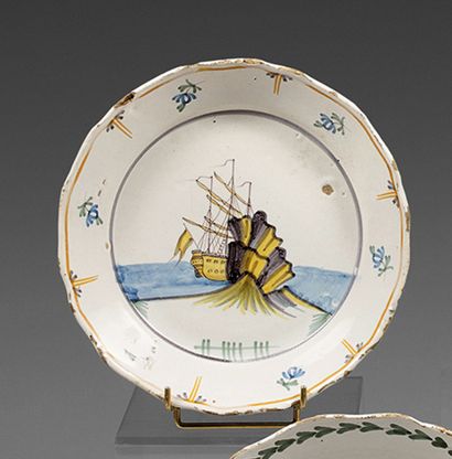 NEVERS
Earthenware plate with contoured rim...