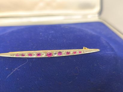 Barrette brooch in 750°/°° gold, line of...