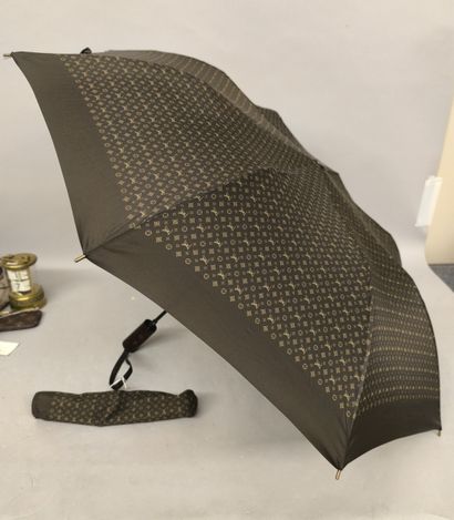 LOUIS VUITTON
Monogram