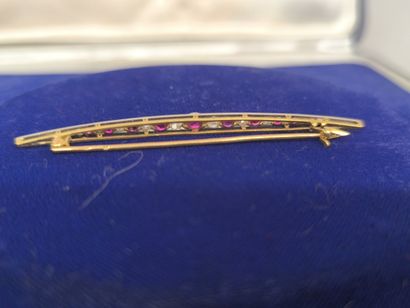 Barrette brooch in 750°/°° gold, line of...