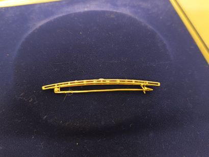 Barrette brooch in 750°/°° gold, line of...