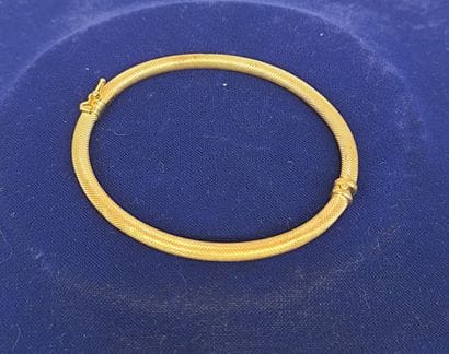 Hollow gold 750°/°° bangle with tubogaz link....
