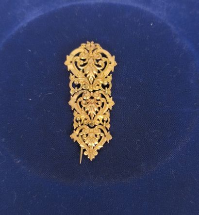 Gold chatelaine 750°/°°, decorated with foliate...