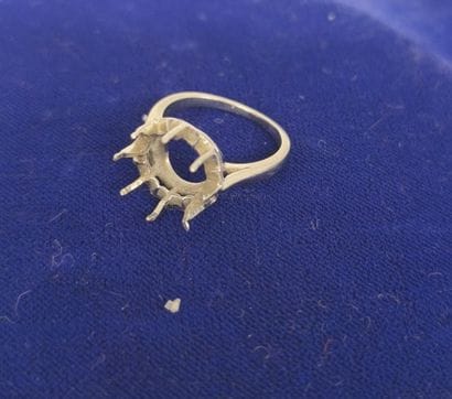 Platinum solitaire ring setting with claws....