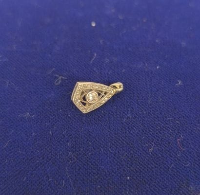 Pendant in 750°/°° gold, openwork and centered...