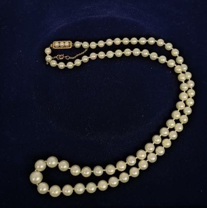Necklace of single-strand cultured pearls,...
