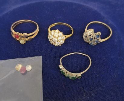 Lot in 750°/°° gold including : 
Ring paved...