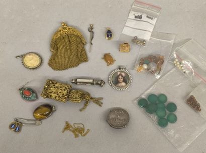 Metal lot including: 
Purse, Mother-of-pearl...