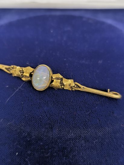 Barrette brooch in 750°/°° gold, centered...