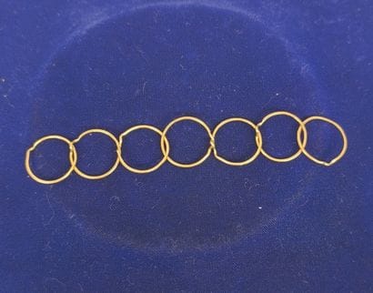 Removable ring in 750°/°° gold with seven...