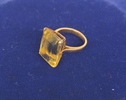 Ring in 750°/°° gold set with a large citrine....