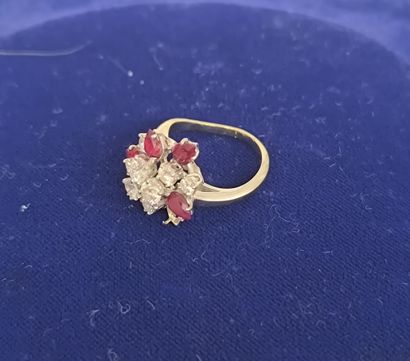 Ring in rhodium-plated 750 gold and 850 thousandth...