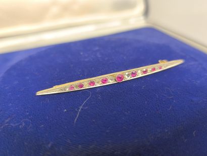 Barrette brooch in 750°/°° gold, line of...