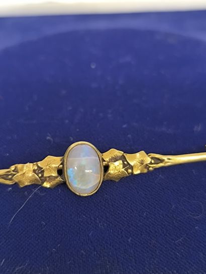 Barrette brooch in 750°/°° gold, centered...
