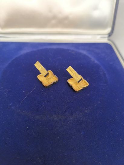 Pair of guilloché gold 750°/°° cufflinks...