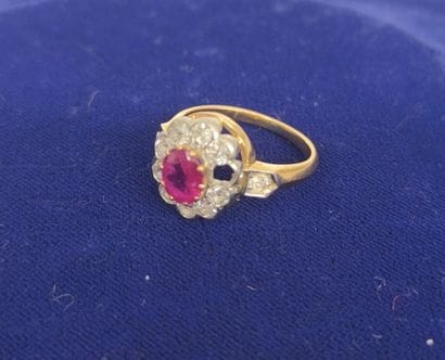 Daisy ring in 750°/°° gold, centered with...