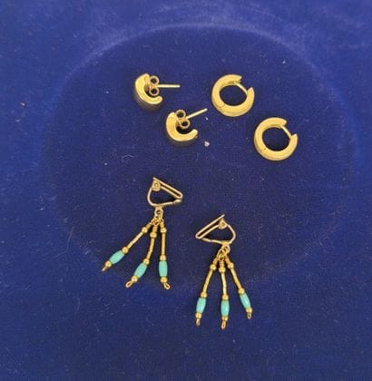 Pair of stud earrings in 750°/°° gold. 
Weight:...