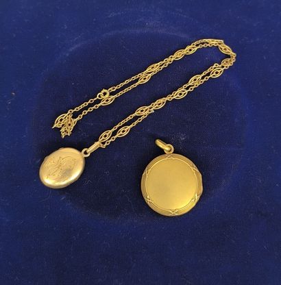 Lot including : 
-Monogrammed gold 750°/°°...