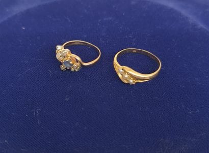 Two rings in 750°/°° gold: 
-One decorated...