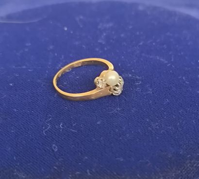 toi et moi ring in 750°/°° gold, holding...