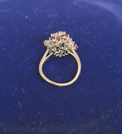 Ring in rhodium-plated 750 gold and 850 thousandth...