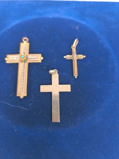 Two crosses in 750°/°° gold mounted as pendants....