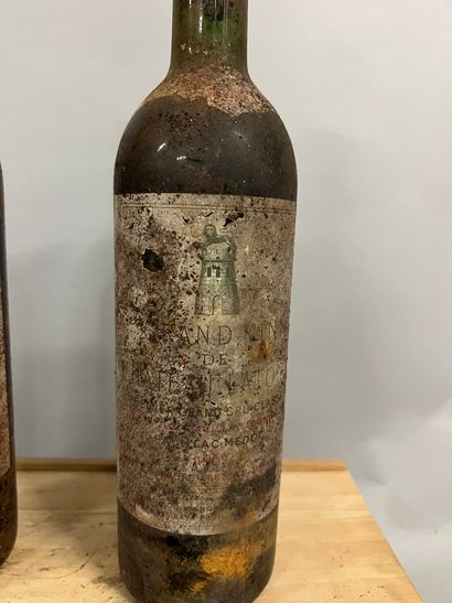 2 bottles Château LATOUR, 1° cru Pauillac...