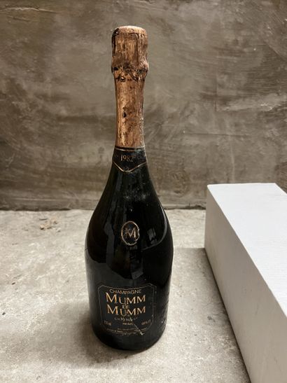 1 bottle CHAMPAGNE 