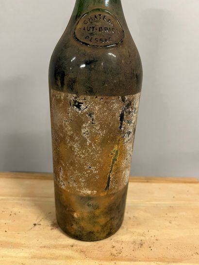 1 bottle Château HAUT-BRION, 1° cru Pessac-Léognan...
