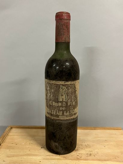 1 bottle Château LATOUR, 1° cru Pauillac...