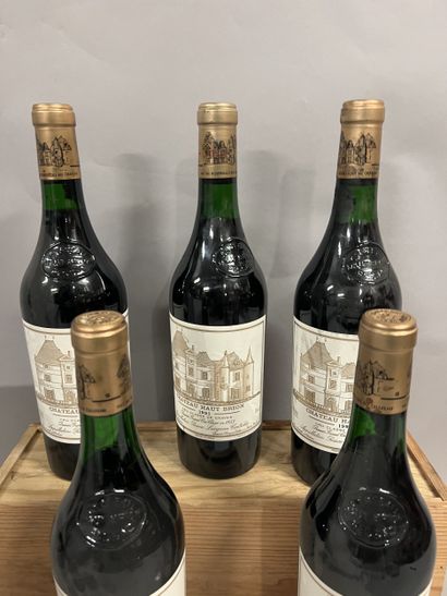 5 bottles Château HAUT-BRION, 1er cru Pessac-Léognan...