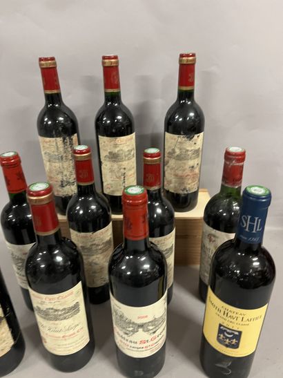 12 bottles BORDEAUX DIVERS, (1 Ch. Smith...