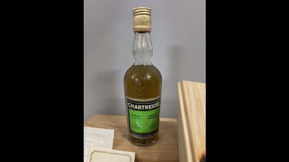 1 half-bottle CHARTREUSE verte, 