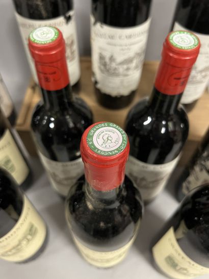 12 bottles Château CARBONNIEUX, Pessac-Léognan...