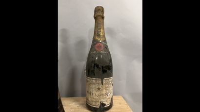 3 bottles CHAMPAGNE Moët & Chandon (ea, including...