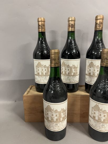 5 bottles Château HAUT-BRION, 1er cru Pessac-Léognan...