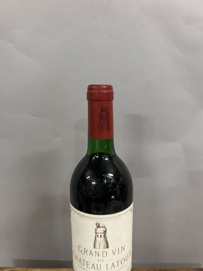 1 bottle Château LATOUR, 1° cru Pauillac...