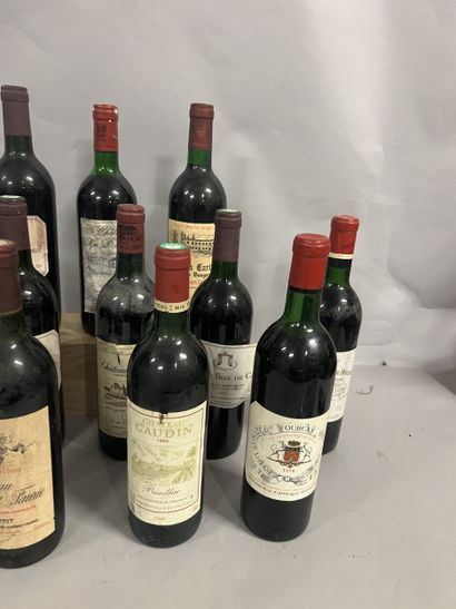 12 bottles BORDEAUX DIVERS (1 Ch. Corbin...