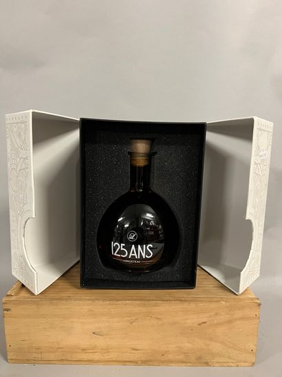A Longueteau bottle 125 years Etui