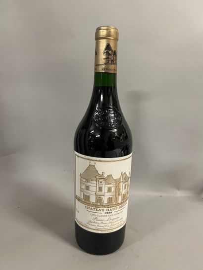1 bottle Château HAUT-BRION, 1er cru Pessac-Léognan...