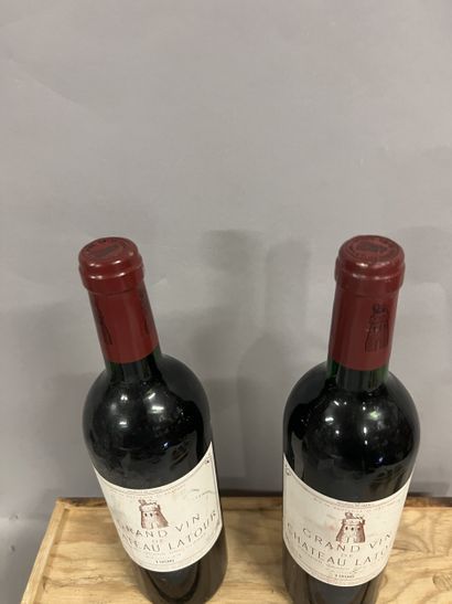 2 bottles Château LATOUR, 1° cru Pauillac...