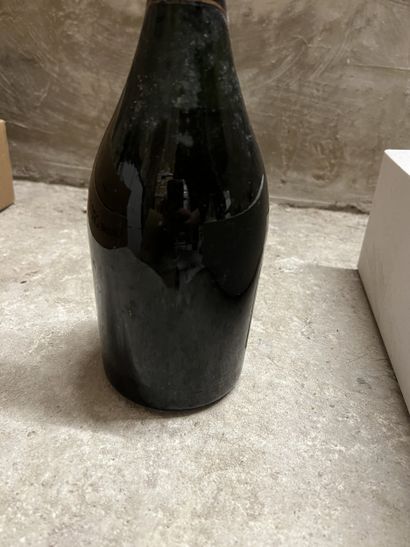 1 bottle CHAMPAGNE 