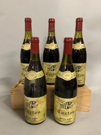 5 bouteilles CORTON Pavelot 1985 (2 TLB,...