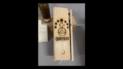 1 half-bottle CHARTREUSE verte, 